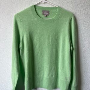 Cashmere sweater in classic fit